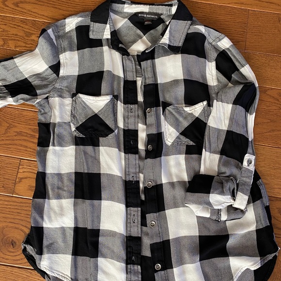 Rock & Republic Tops - Rock & Republic flannel print shirt